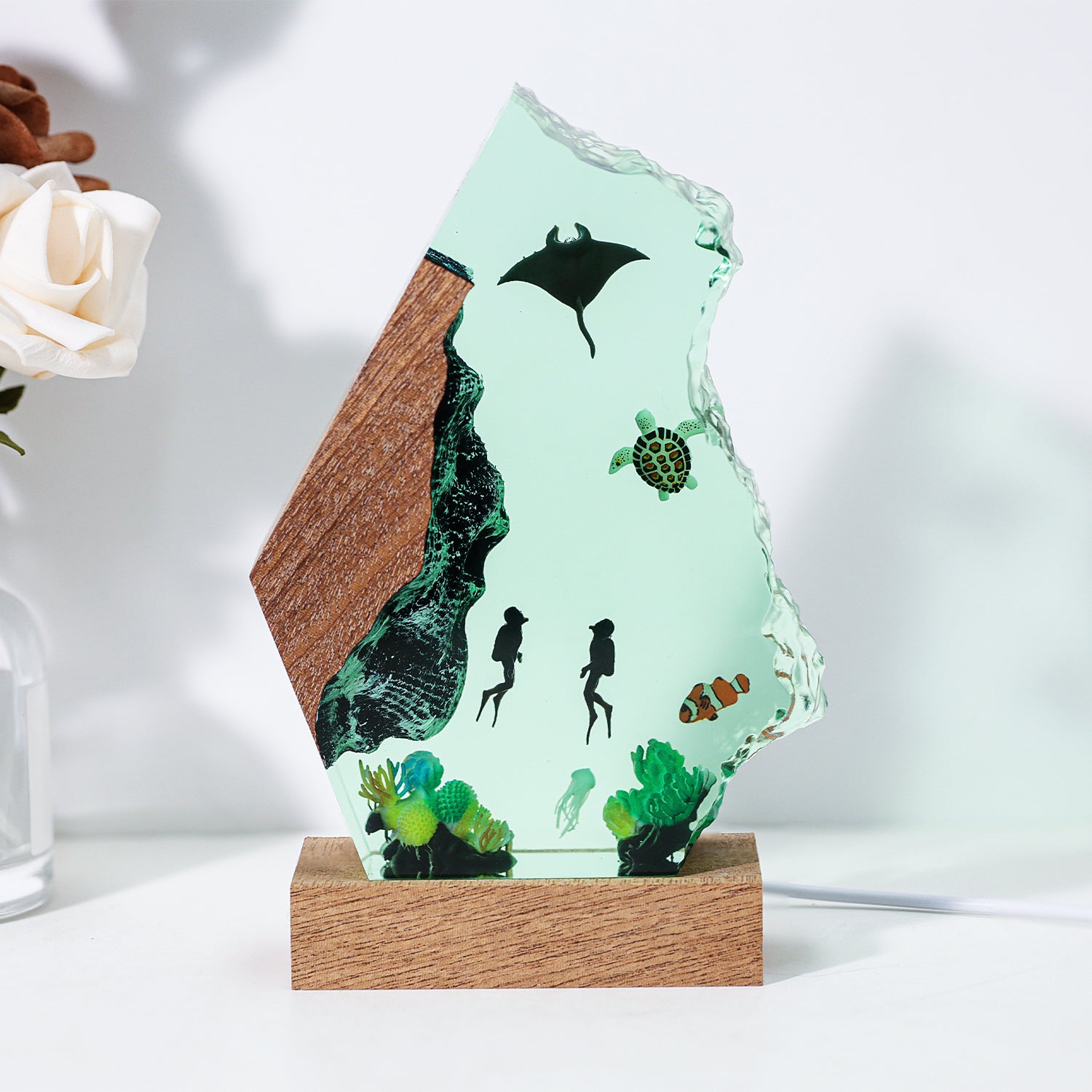 Manta Ray & Scuba Divers Crystal Ocean Resin Lamp