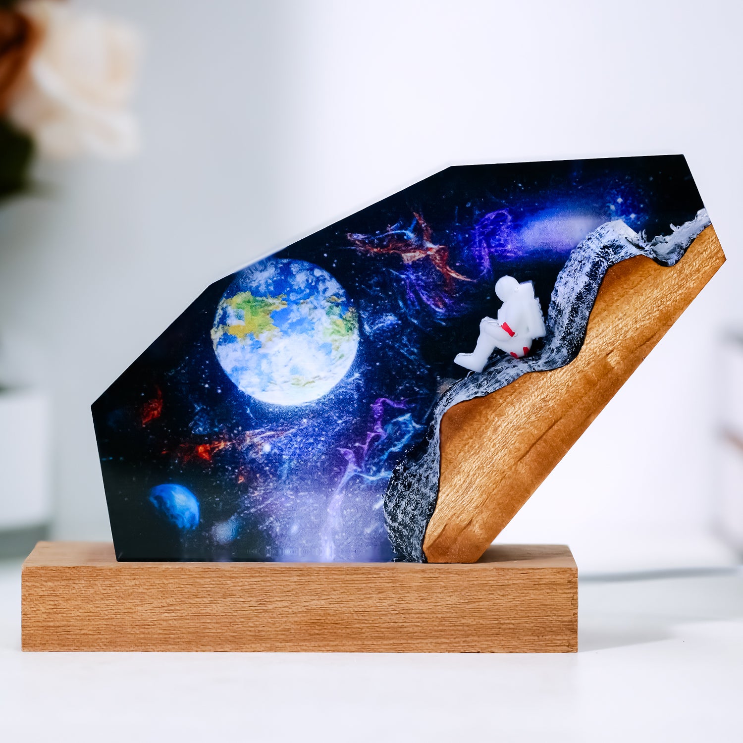 Astronaut Earth Gazer Cosmic Ridge Resin Lamp