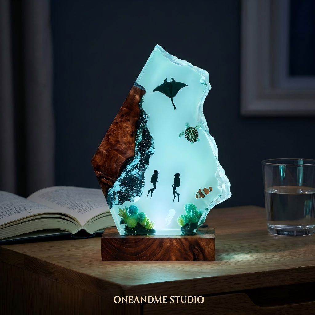 Scuba Diver & Ocean Resin Lamp - Sea Turtle Diorama