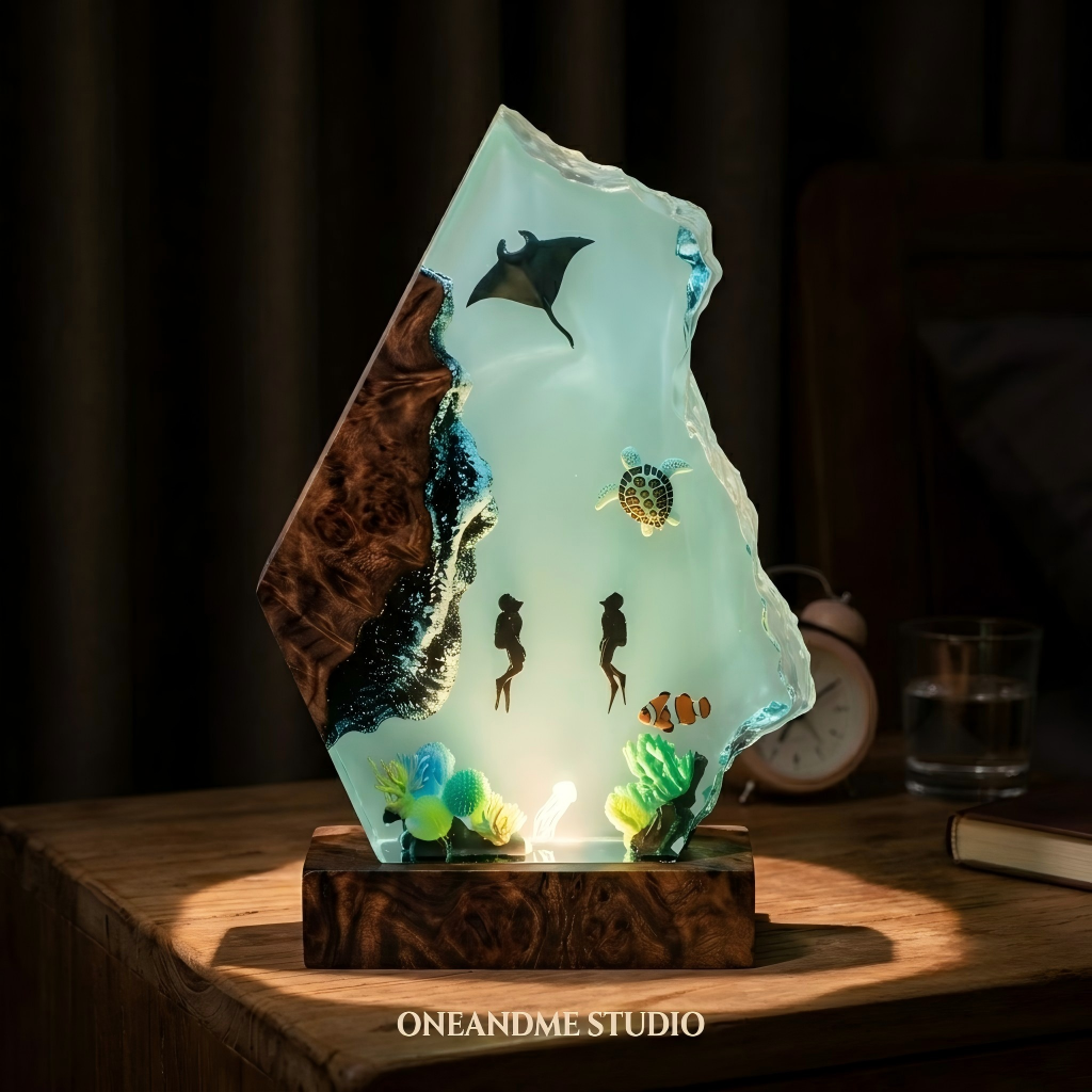 Blue Ocean Resin Lamp - Scuba Diver & Sea Turtle Light